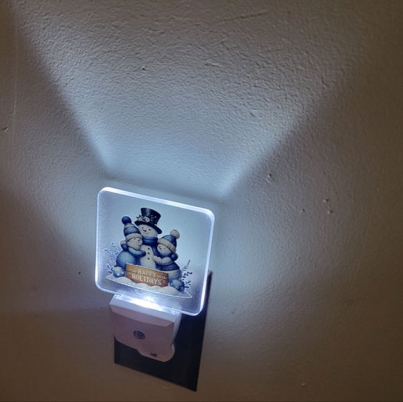 Hand Crafted Blue and White Snowman Night Light - Picture 3 of 4
